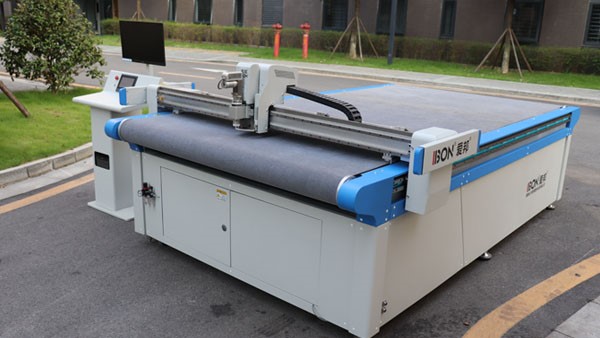 皮套自動上料裁剪設備