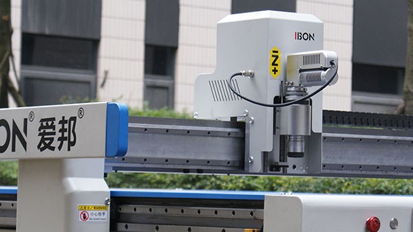 汽車腳墊切割機價格，一臺設(shè)備并不貴！