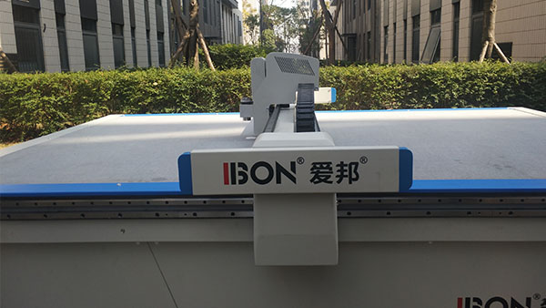 雙面羊絨裁剪機(jī)，皮草自動(dòng)切割設(shè)備。