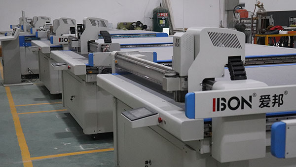 振動刀自動化裁剪設(shè)備